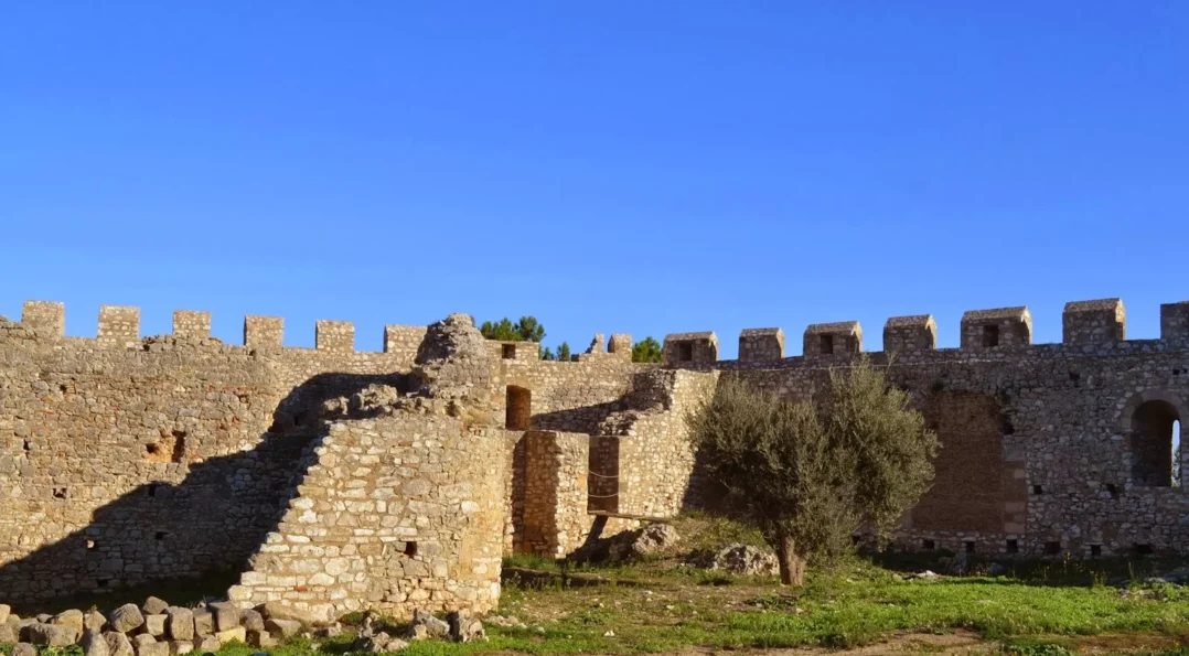 chlemoutsi-castle-astro irida-resort