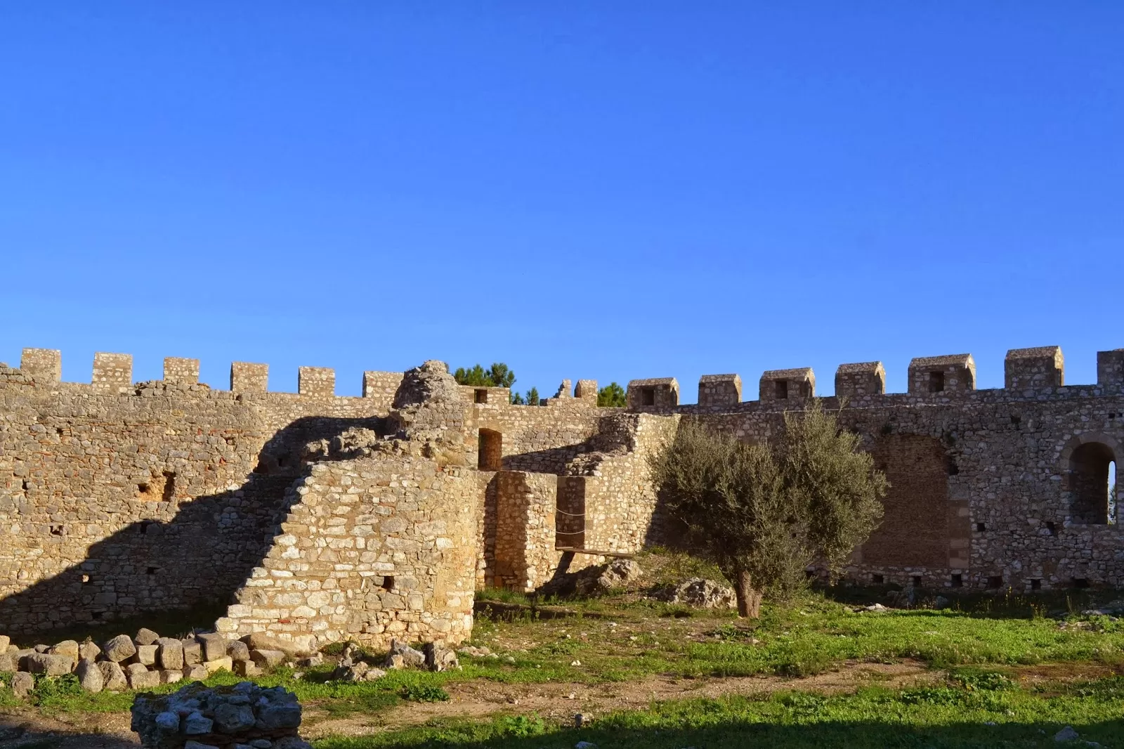 chlemoutsi-castle-astro irida-resort