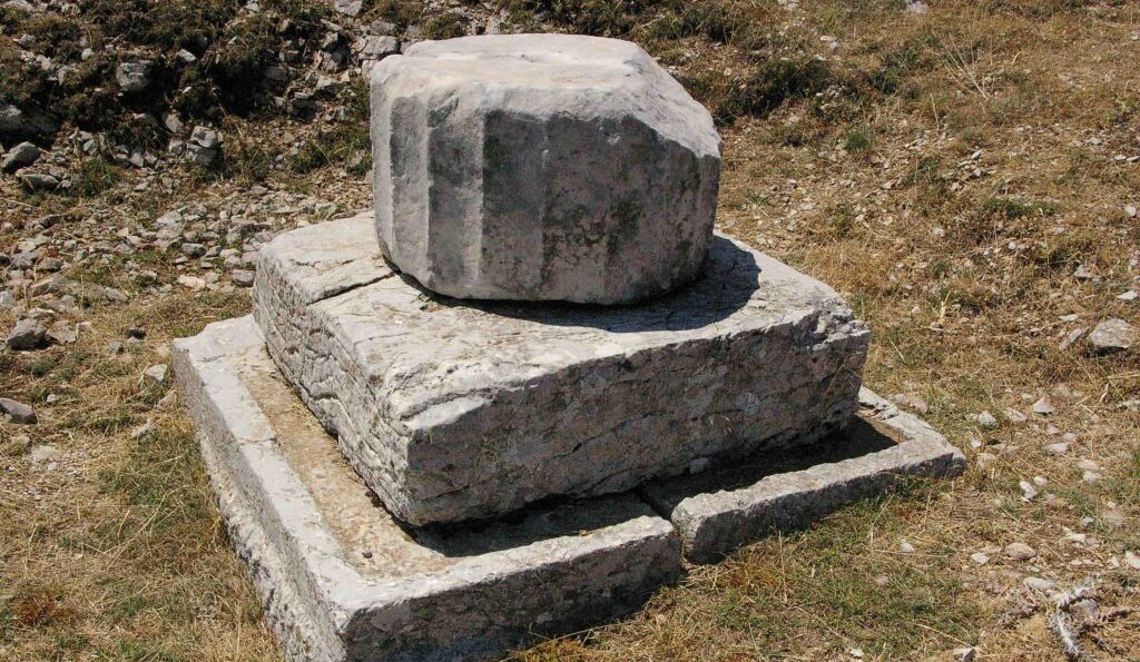Lycaion_the_Base_Column