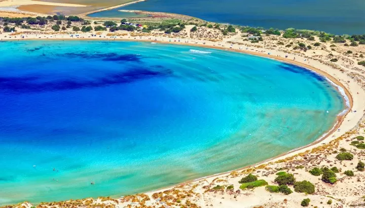the-exotic-beach-of-voidokilia-in-pylos-of-messinia-720x410.jpg