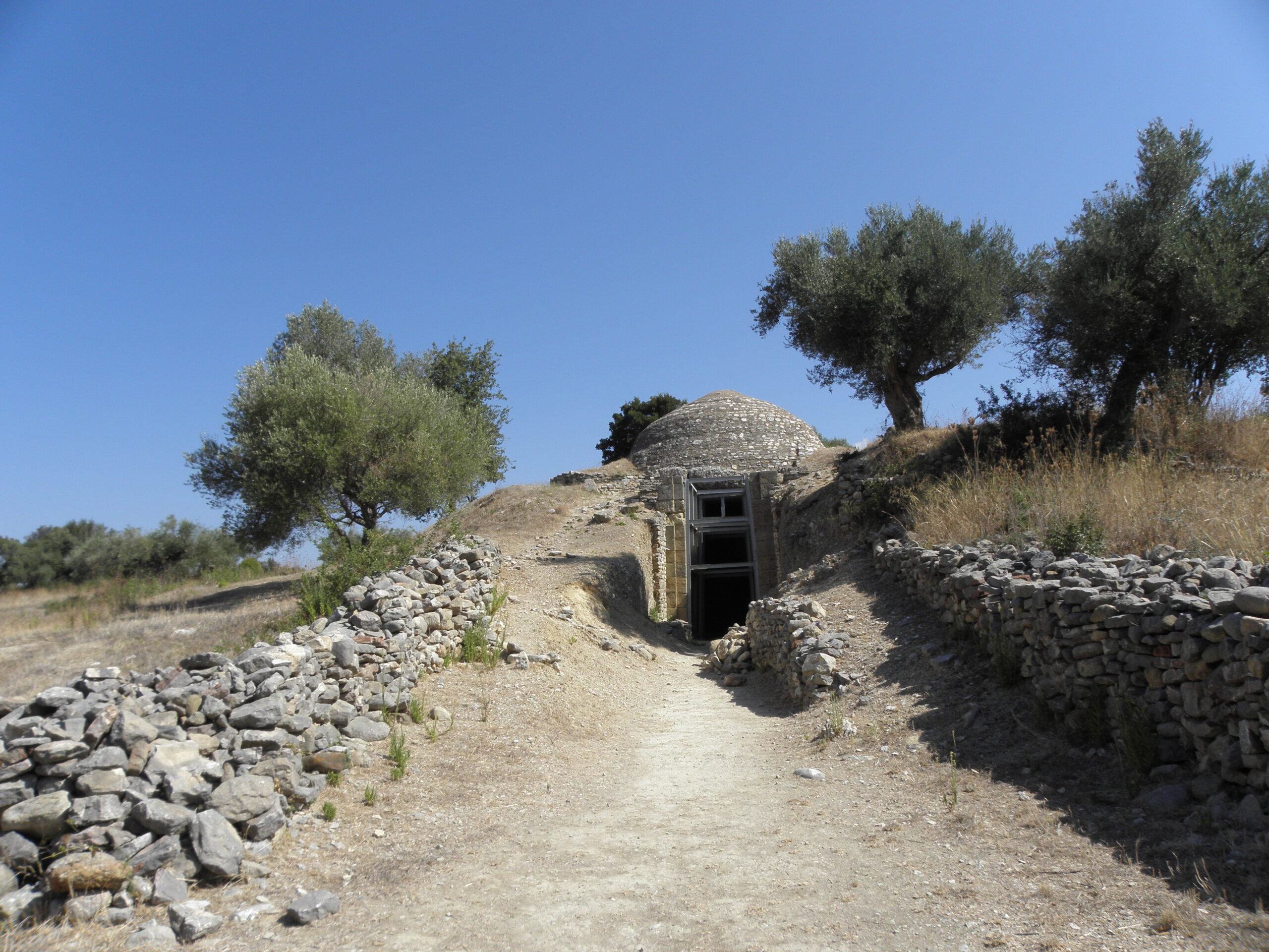 Peristeria_Mycenean_Tomb2