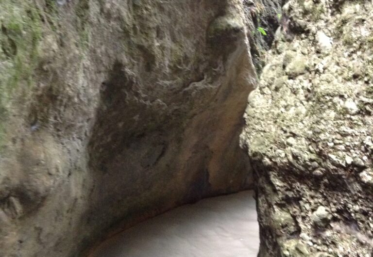 Peristeria Gorge with stalagmites1